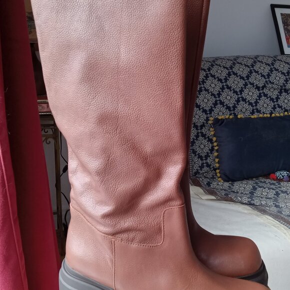 Gorgeous Brown/Tan Leather Boots (Fenton Intervalle) - Picture 3 of 12